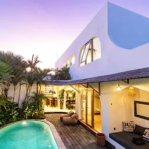 Castilla - Ethnic Vibes Tropical 4br With Private Pool, 10 Minutes From Canggu , Kerobokan Indonesia